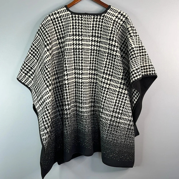 NICOLE MILLER Original Black White Ombre Houndstooth Fleece Cape Shawl Preppy OS - Picture 6 of 8
